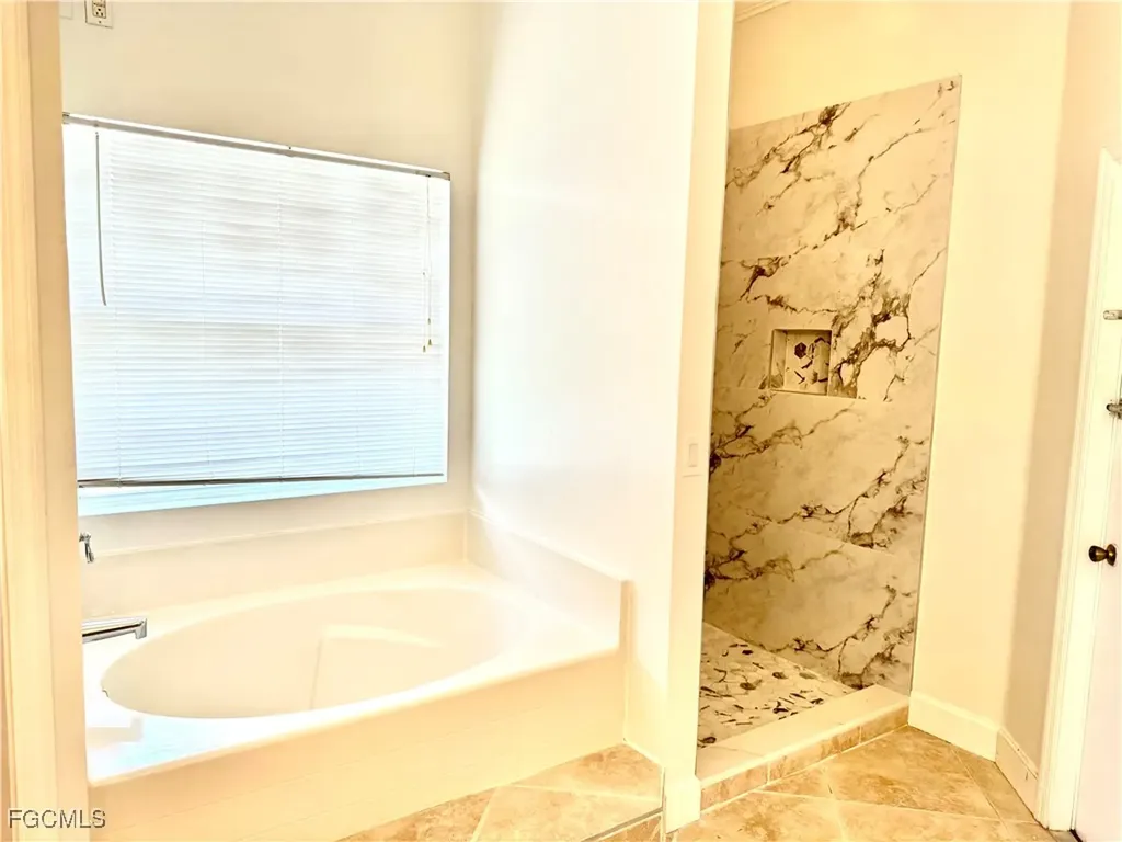 1512 SE 2nd Place Cape Coral FL 33990