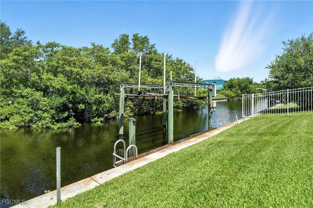 2314 SE 18th Avenue Cape Coral FL 33990