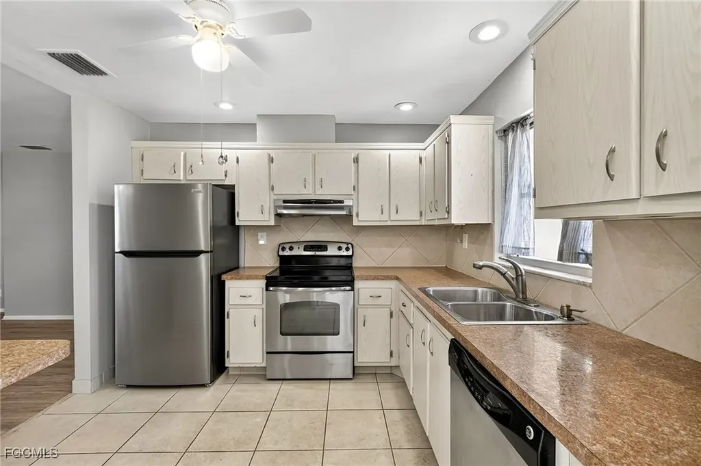 536 Pangola Drive North Fort Myers FL 33903