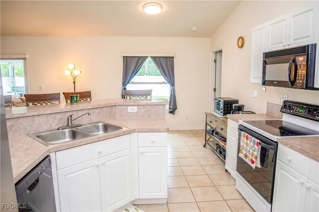 1319 SE 39th Terrace Cape Coral FL 33904