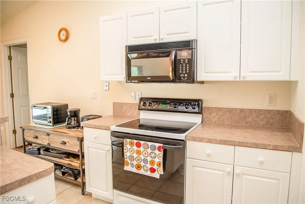 1319 SE 39th Terrace Cape Coral FL 33904