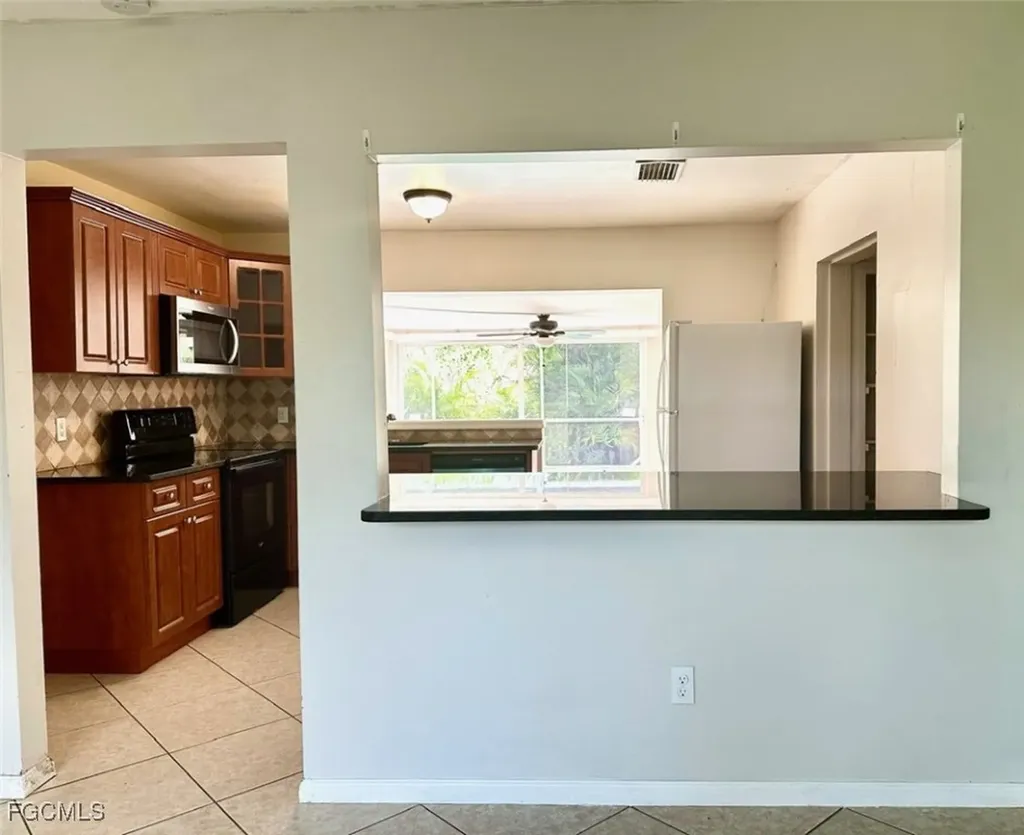 2400 Hunter Terrace Fort Myers FL 33901