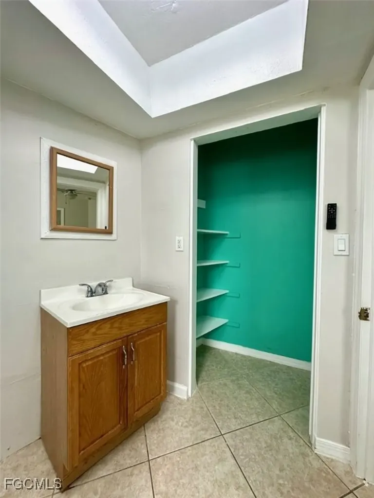 2400 Hunter Terrace Fort Myers FL 33901