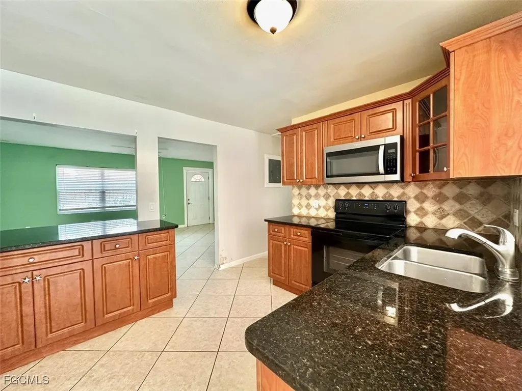 2400 Hunter Terrace Fort Myers FL 33901