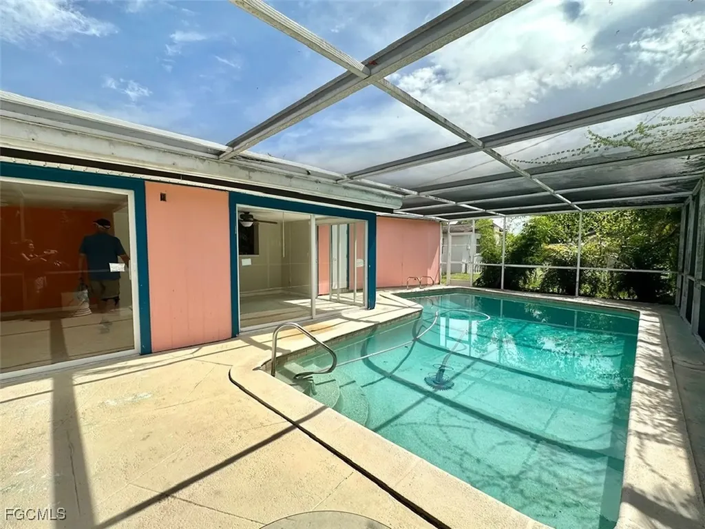 2400 Hunter Terrace Fort Myers FL 33901