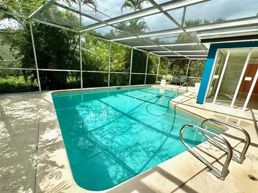 2400 Hunter Terrace Fort Myers FL 33901