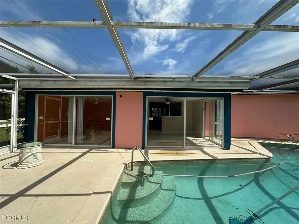 2400 Hunter Terrace Fort Myers FL 33901