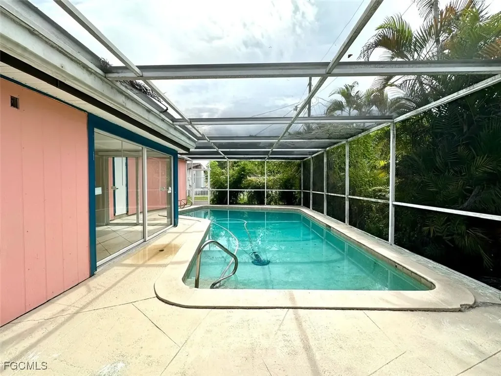 2400 Hunter Terrace Fort Myers FL 33901