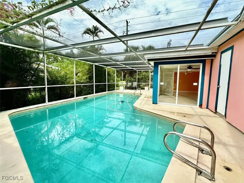 2400 Hunter Terrace Fort Myers FL 33901