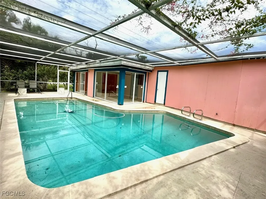 2400 Hunter Terrace Fort Myers FL 33901