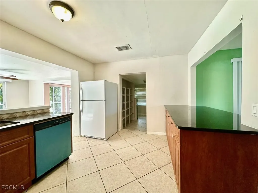 2400 Hunter Terrace Fort Myers FL 33901