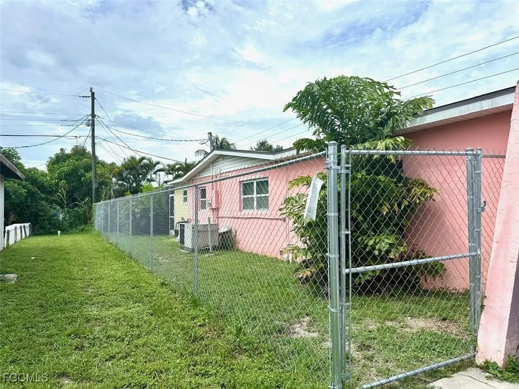 2400 Hunter Terrace Fort Myers FL 33901