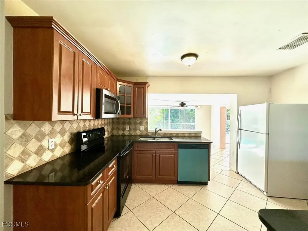 2400 Hunter Terrace Fort Myers FL 33901