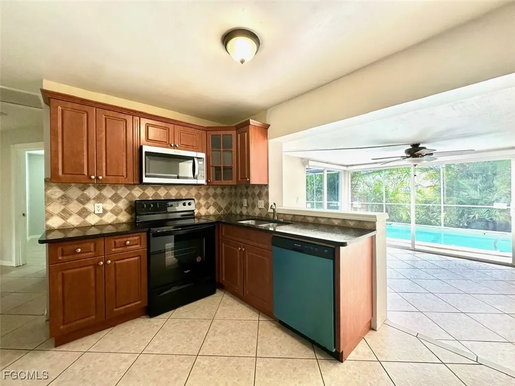 2400 Hunter Terrace Fort Myers FL 33901