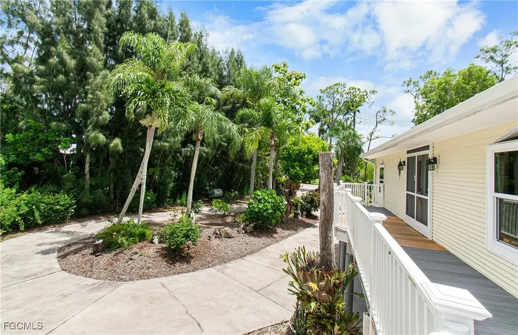 15560 S Pebble Lane Fort Myers FL 33912