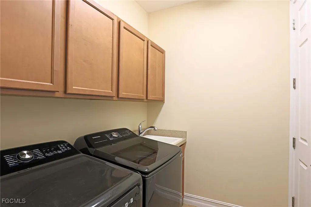 8100 Banyan Breeze Way Fort Myers FL 33908