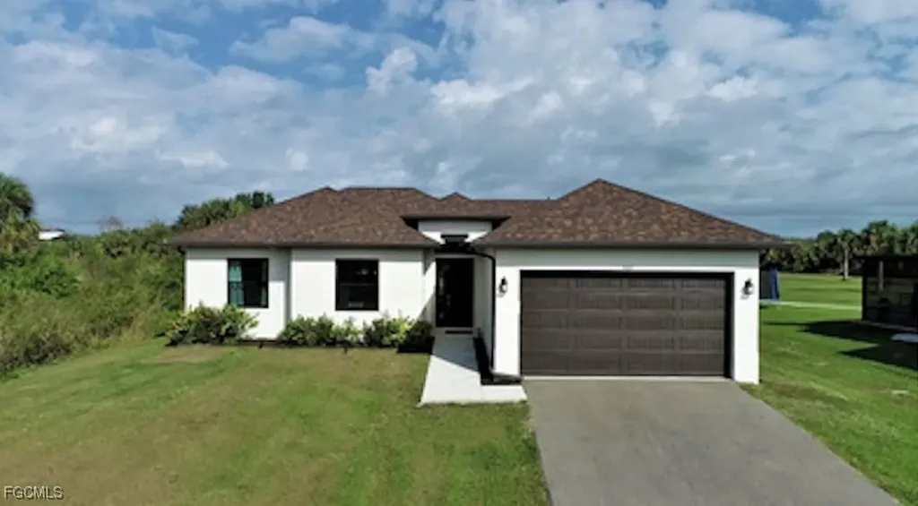 585 41st Avenue NW Naples FL 34120
