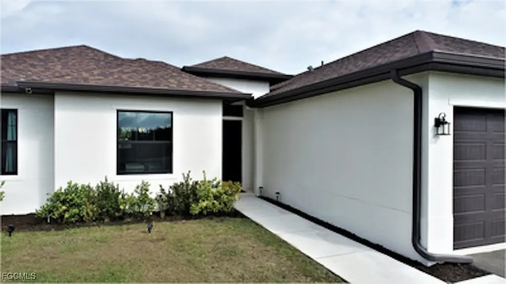585 41st Avenue NW Naples FL 34120