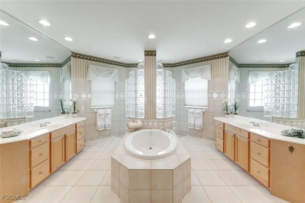 5609 Harbour Circle Cape Coral FL 33914