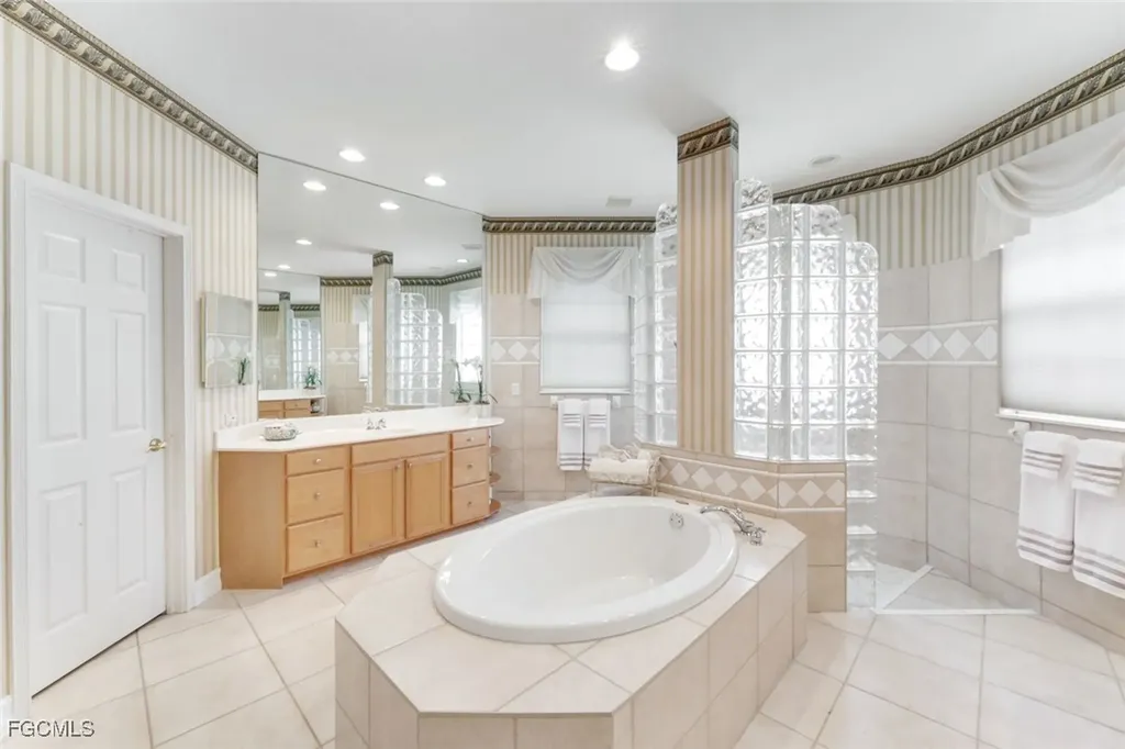 5609 Harbour Circle Cape Coral FL 33914