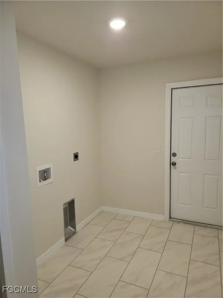 1221 NE 10th Lane Cape Coral FL 33909