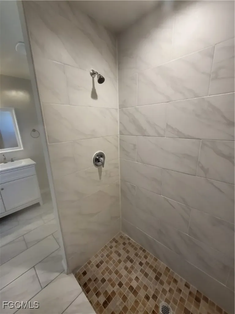 1221 NE 10th Lane Cape Coral FL 33909