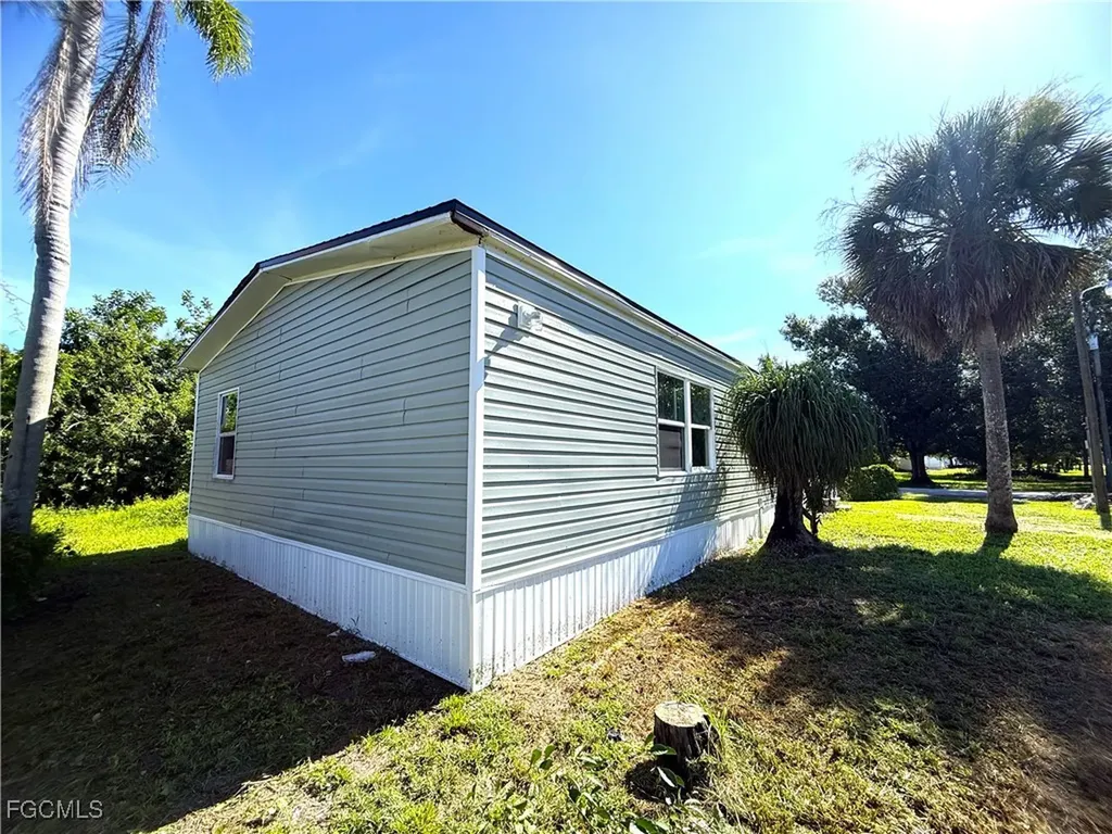 1982 Laurel Lane North Fort Myers FL 33917