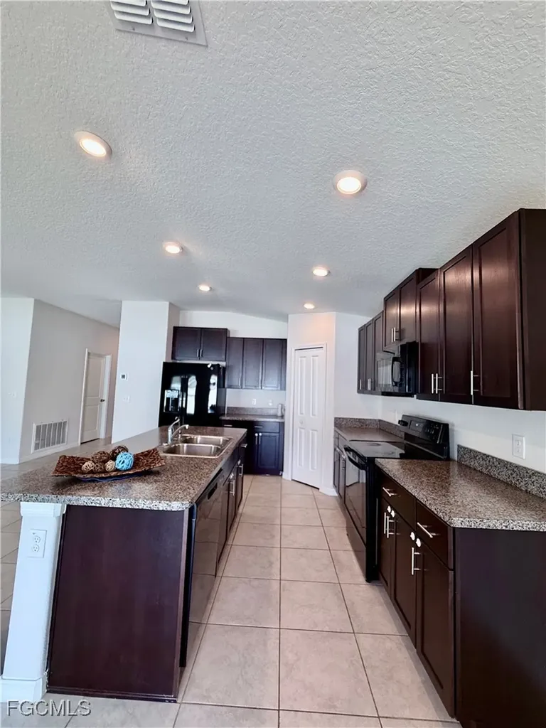 39889 NW Harmon Grove Court Zephyrhills FL 33540