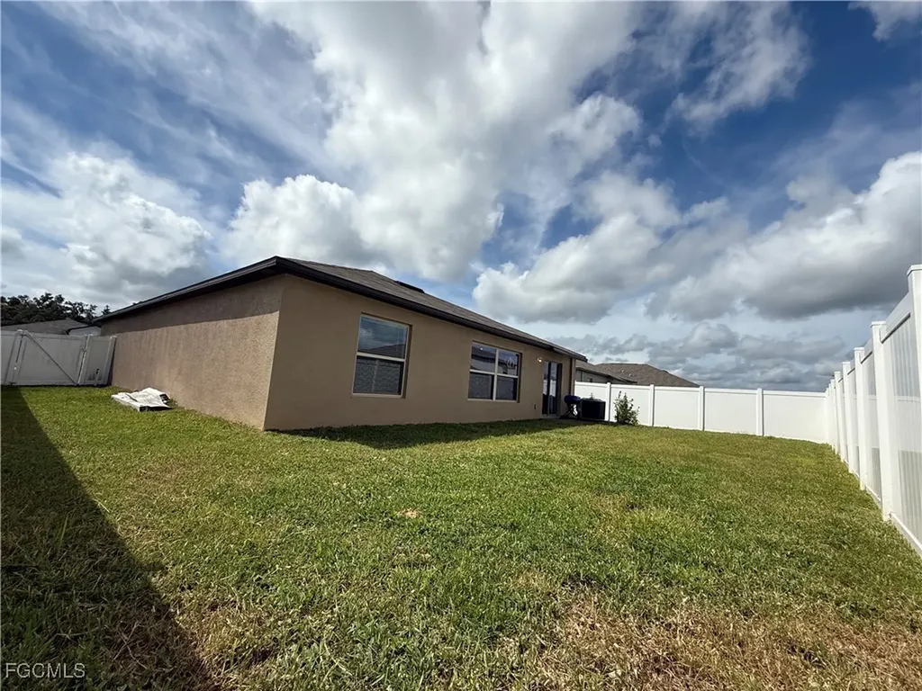 39889 NW Harmon Grove Court Zephyrhills FL 33540