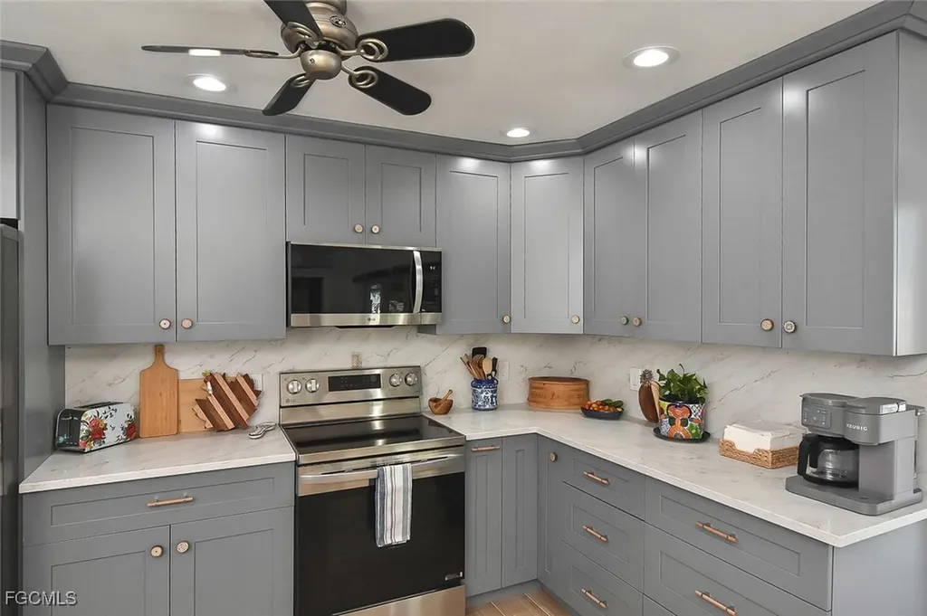 6135 Plumosa Avenue Fort Myers FL 33908