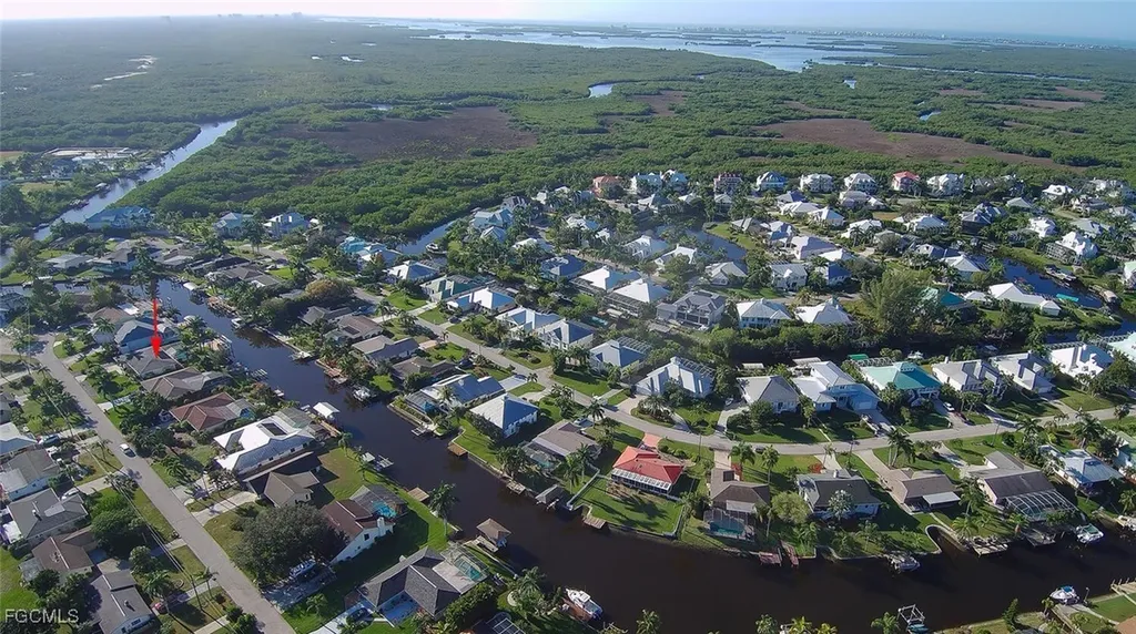 6135 Plumosa Avenue Fort Myers FL 33908