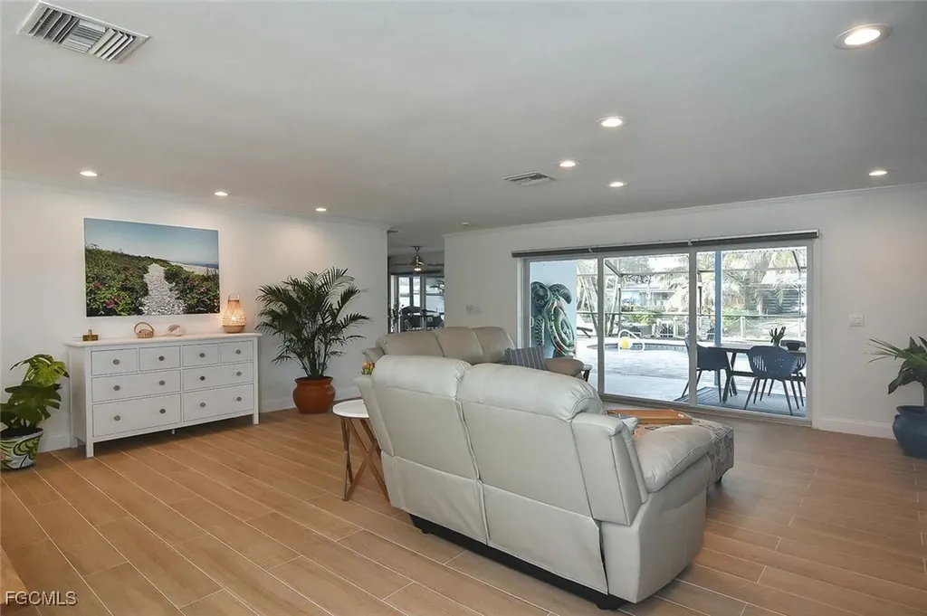 6135 Plumosa Avenue Fort Myers FL 33908