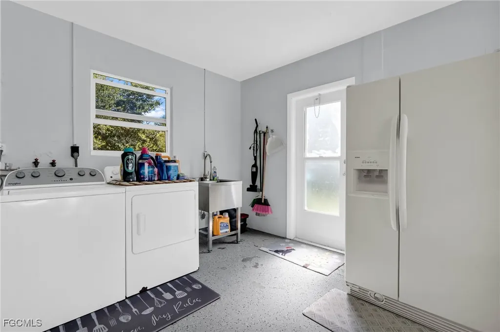 314 SE 47th Terrace Cape Coral FL 33904