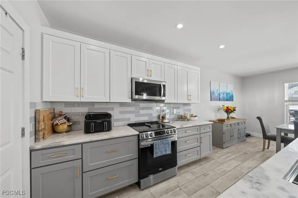 2805 SW 35th Street Cape Coral FL 33914