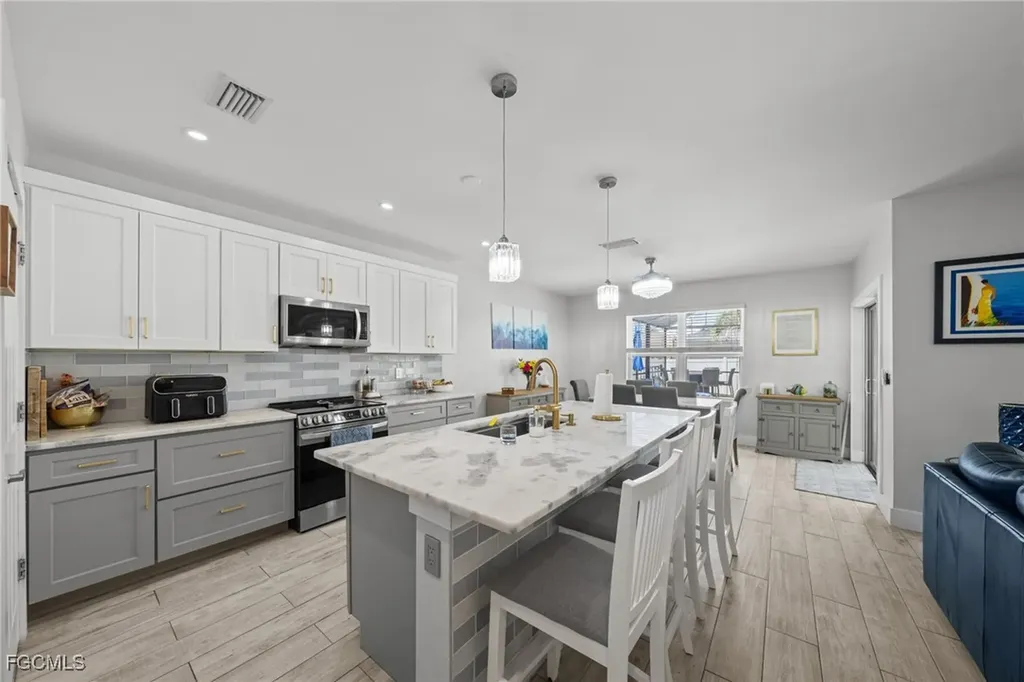 2805 SW 35th Street Cape Coral FL 33914