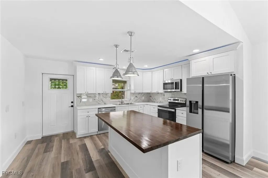 3437 Dora Street Fort Myers FL 33916