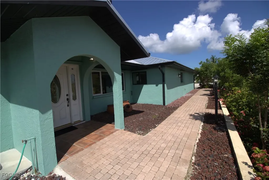 5043 Genesee Parkway Bokeelia FL 33922