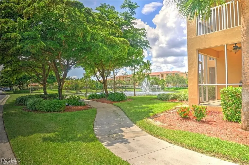 8270 Pathfinder Loop Fort Myers FL 33919