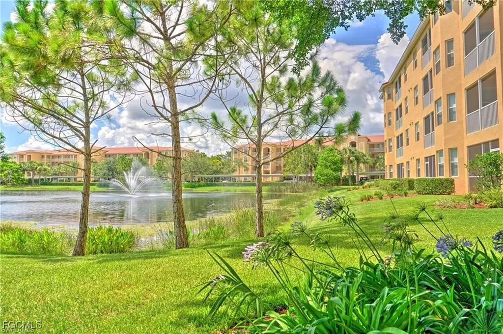 8270 Pathfinder Loop Fort Myers FL 33919
