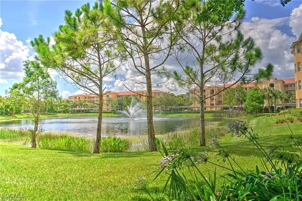 8270 Pathfinder Loop Fort Myers FL 33919
