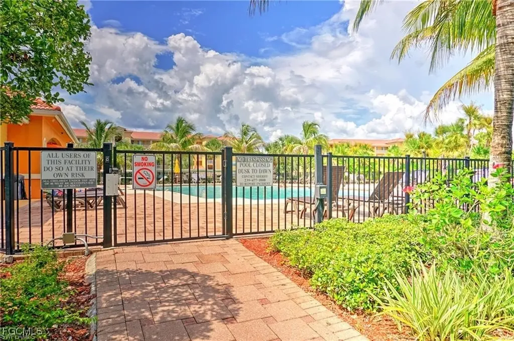 8270 Pathfinder Loop Fort Myers FL 33919