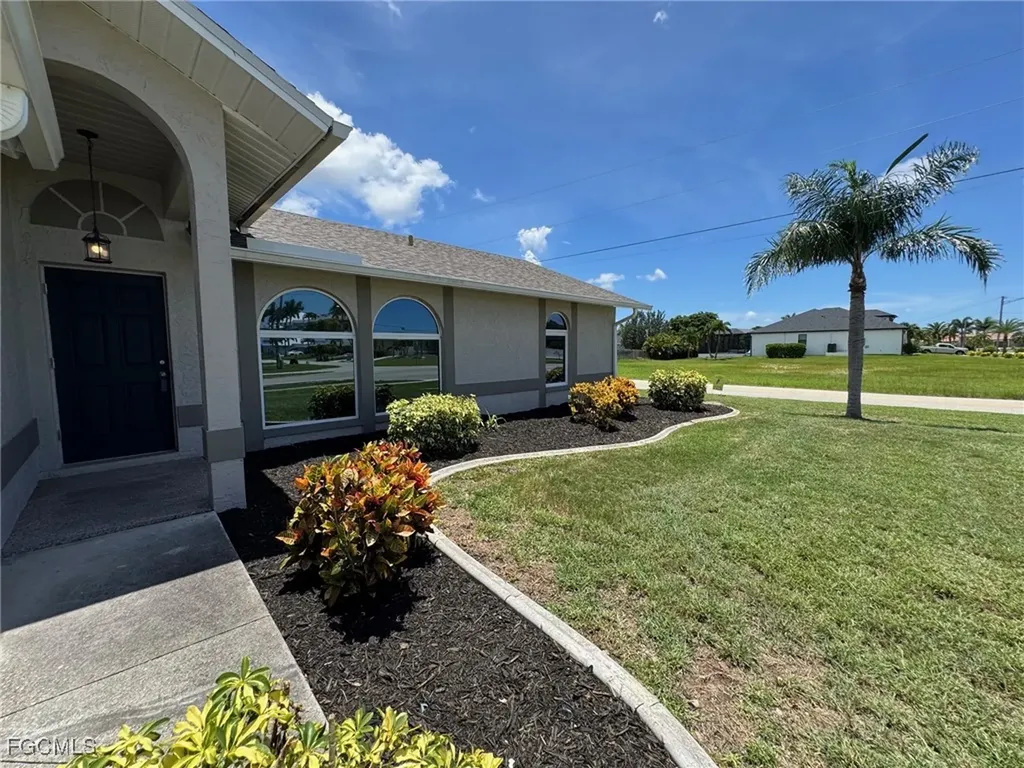 2910 Surfside Boulevard Cape Coral FL 33914