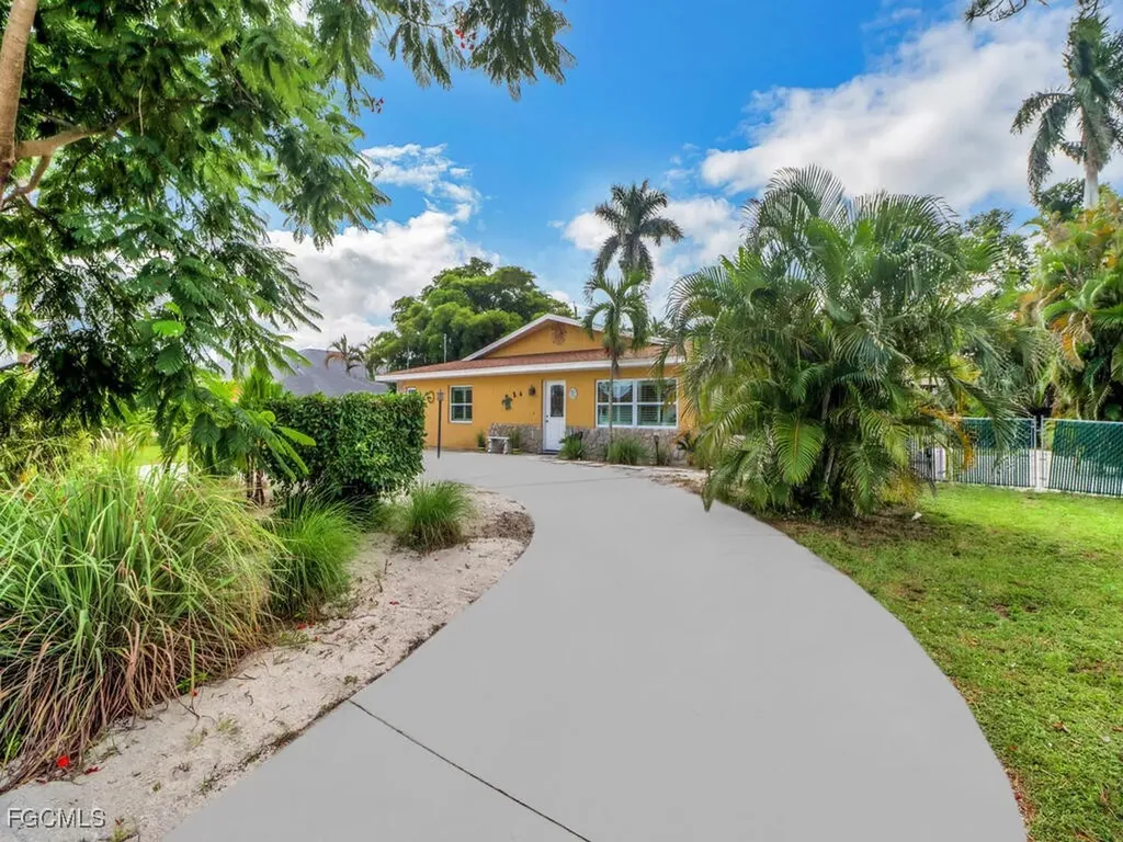 24 5th Street Bonita Springs FL 34134