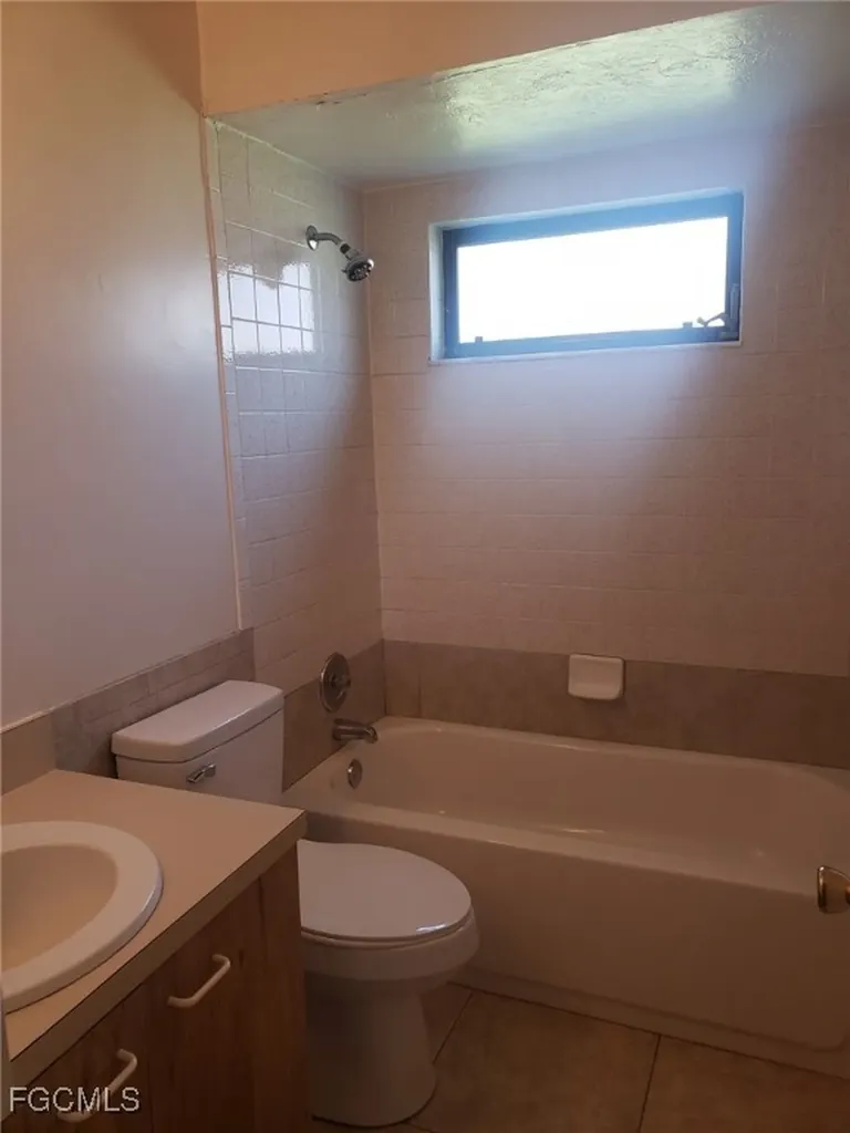 622 SE 13th Court Cape Coral FL 33990