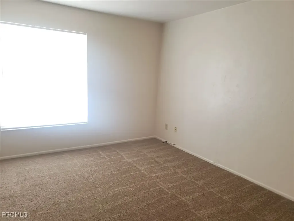 622 SE 13th Court Cape Coral FL 33990