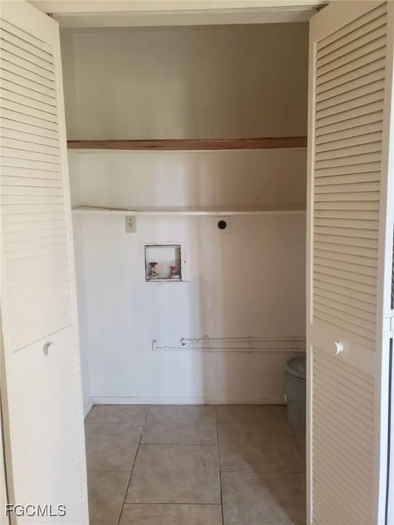 622 SE 13th Court Cape Coral FL 33990