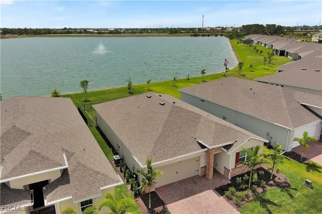 872 Stonewater Lake Terrace Cape Coral FL 33993