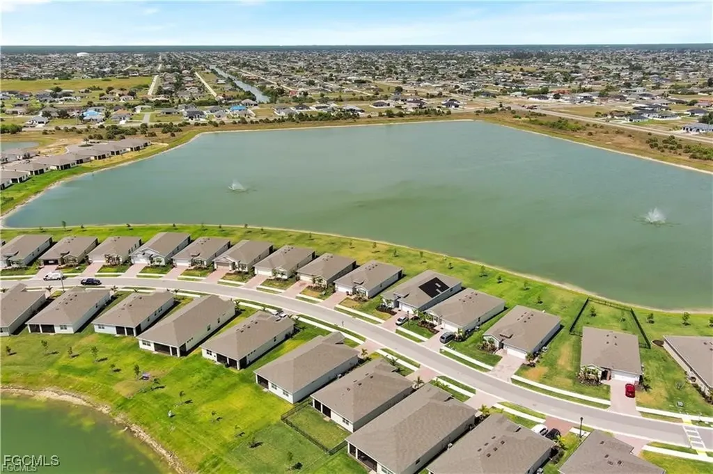 872 Stonewater Lake Terrace Cape Coral FL 33993