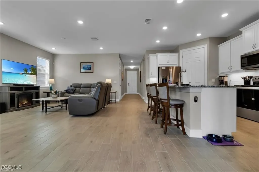 872 Stonewater Lake Terrace Cape Coral FL 33993