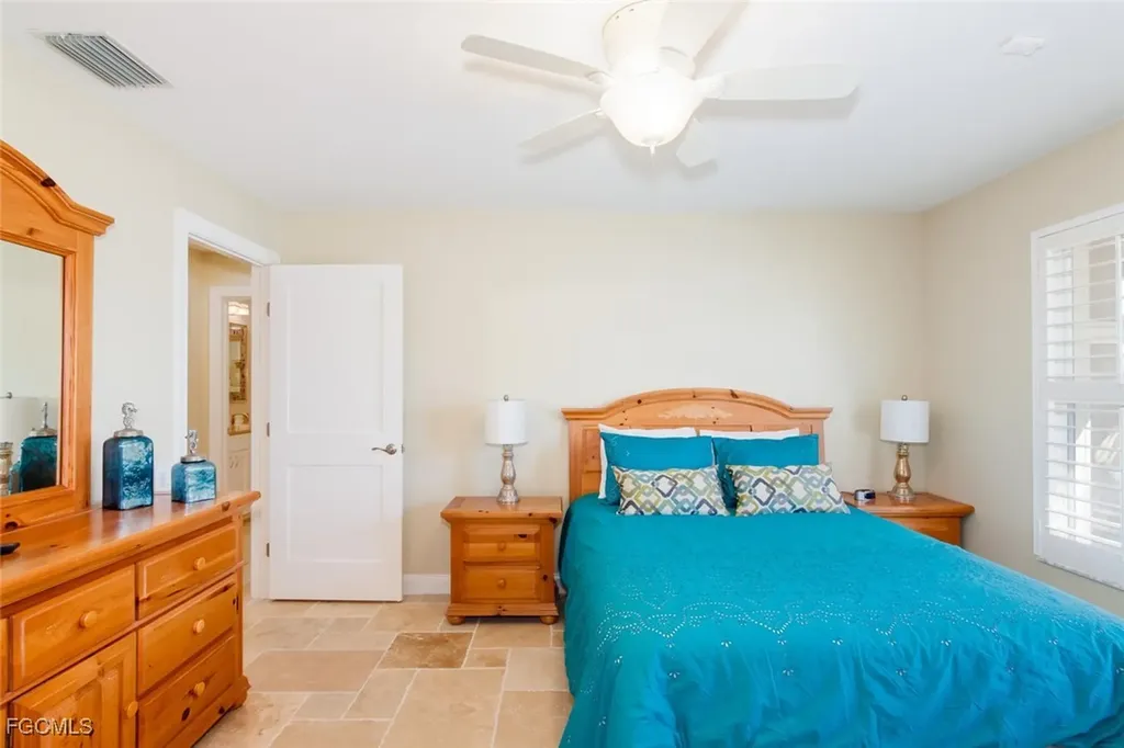 4902 SW 5th Place Cape Coral FL 33914